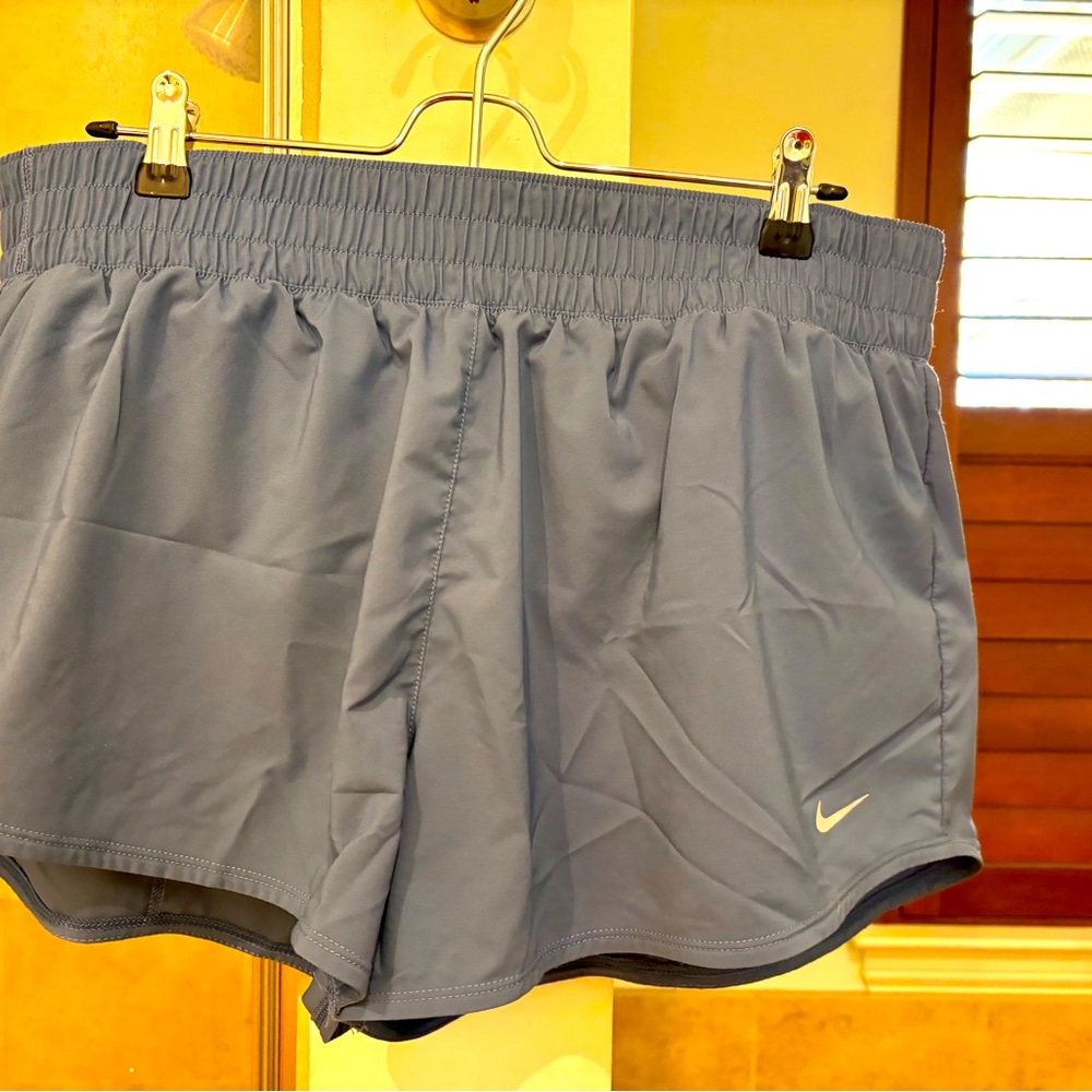 Like New Nike Dry Fit Shorts, size XL Blue